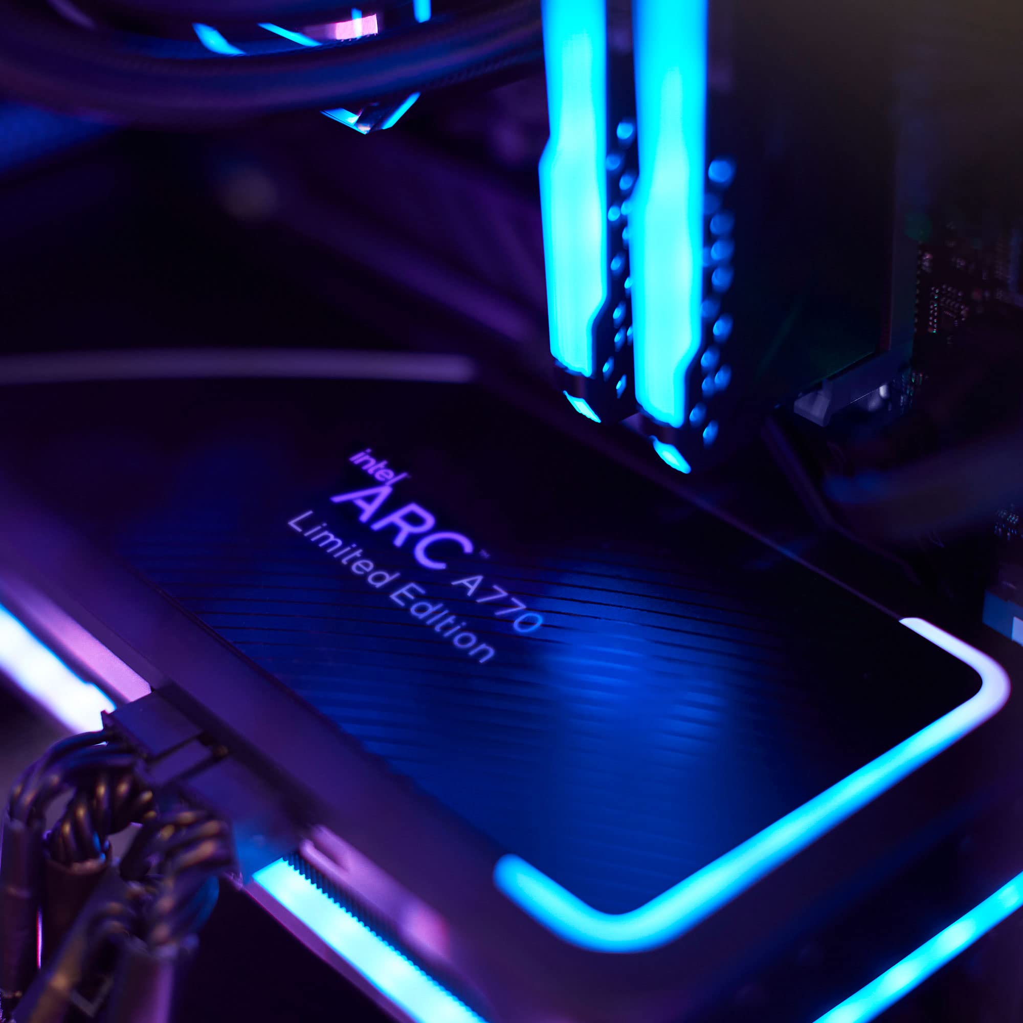 Amazon | インテル Intel グラフィックカード 21P01J00BA Intel ARC