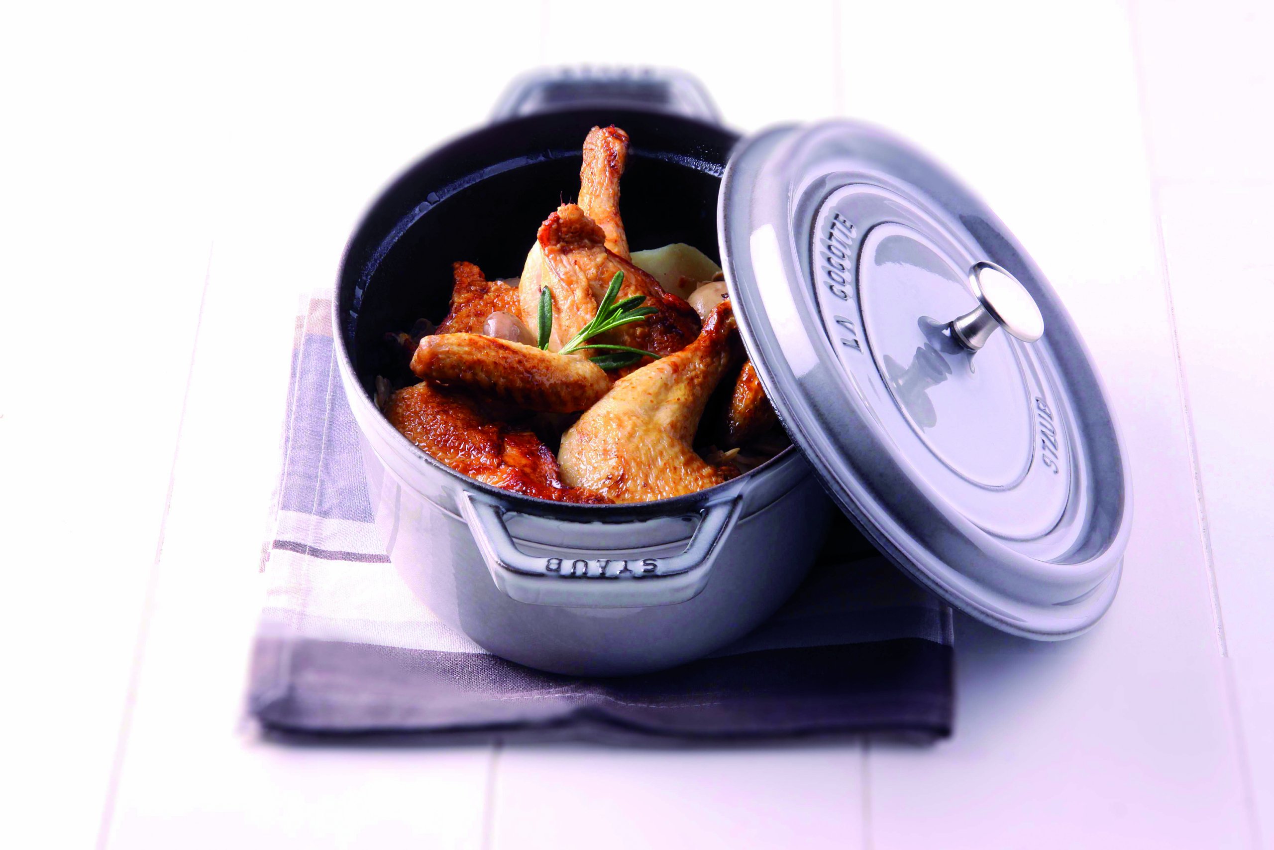 Amazon｜ストウブ(Staub) 「 ピコ ココット オーバル グレー 15cm