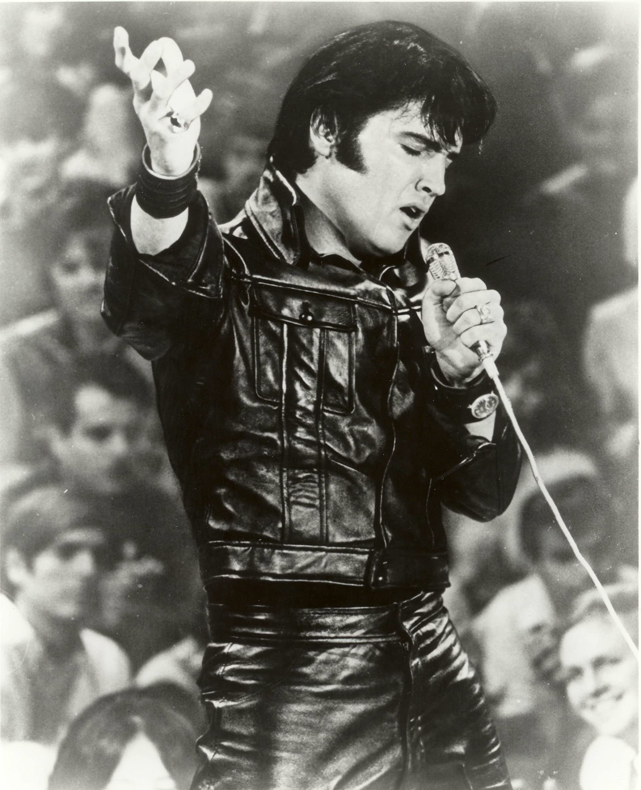 Amazon｜エルヴィス・プレスリー フォト レザースーツ コンサート