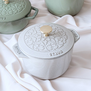 Amazon｜staub ストウブ 「 ワナベ リリーカンパーニュ S 16cm 」両手
