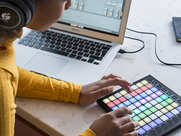 Amazon.com: Novation Launchpad Mini [MK3] — Portable MIDI 64-Pad