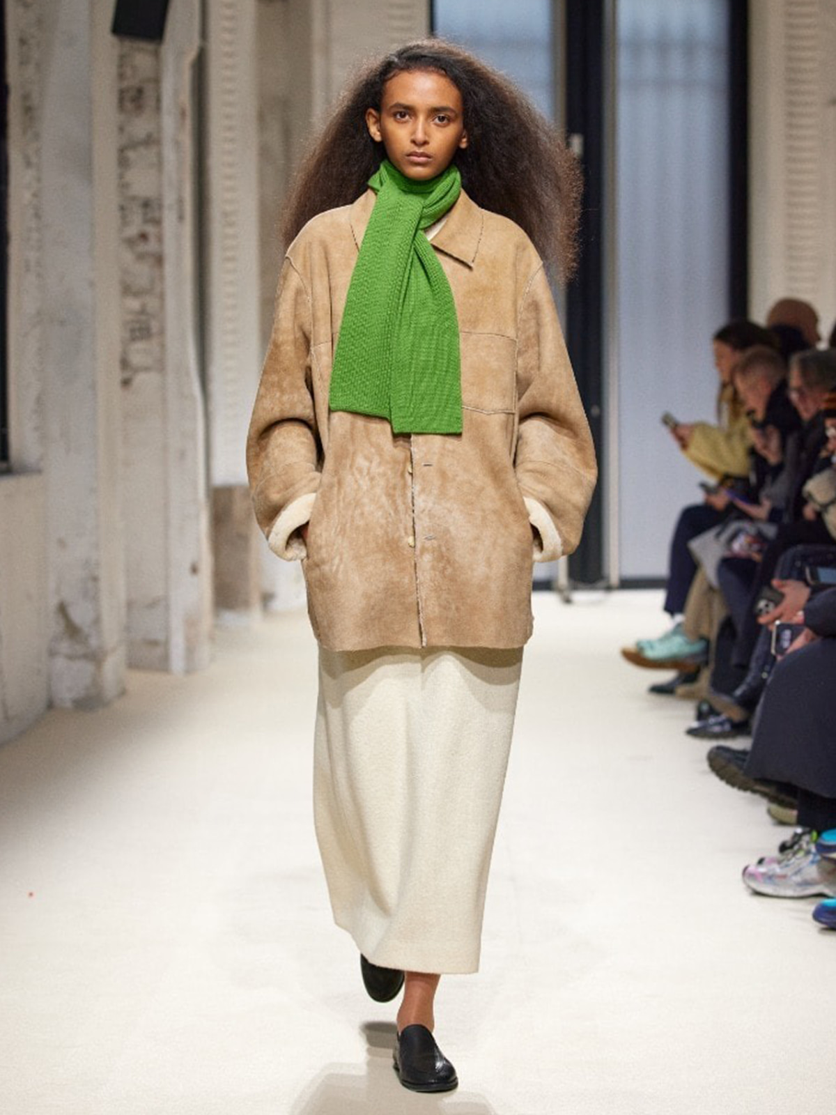 AURALEE, LIGHT CASHMERE KNIT STOLE (GREEN) - SLOW STEADY CLUB