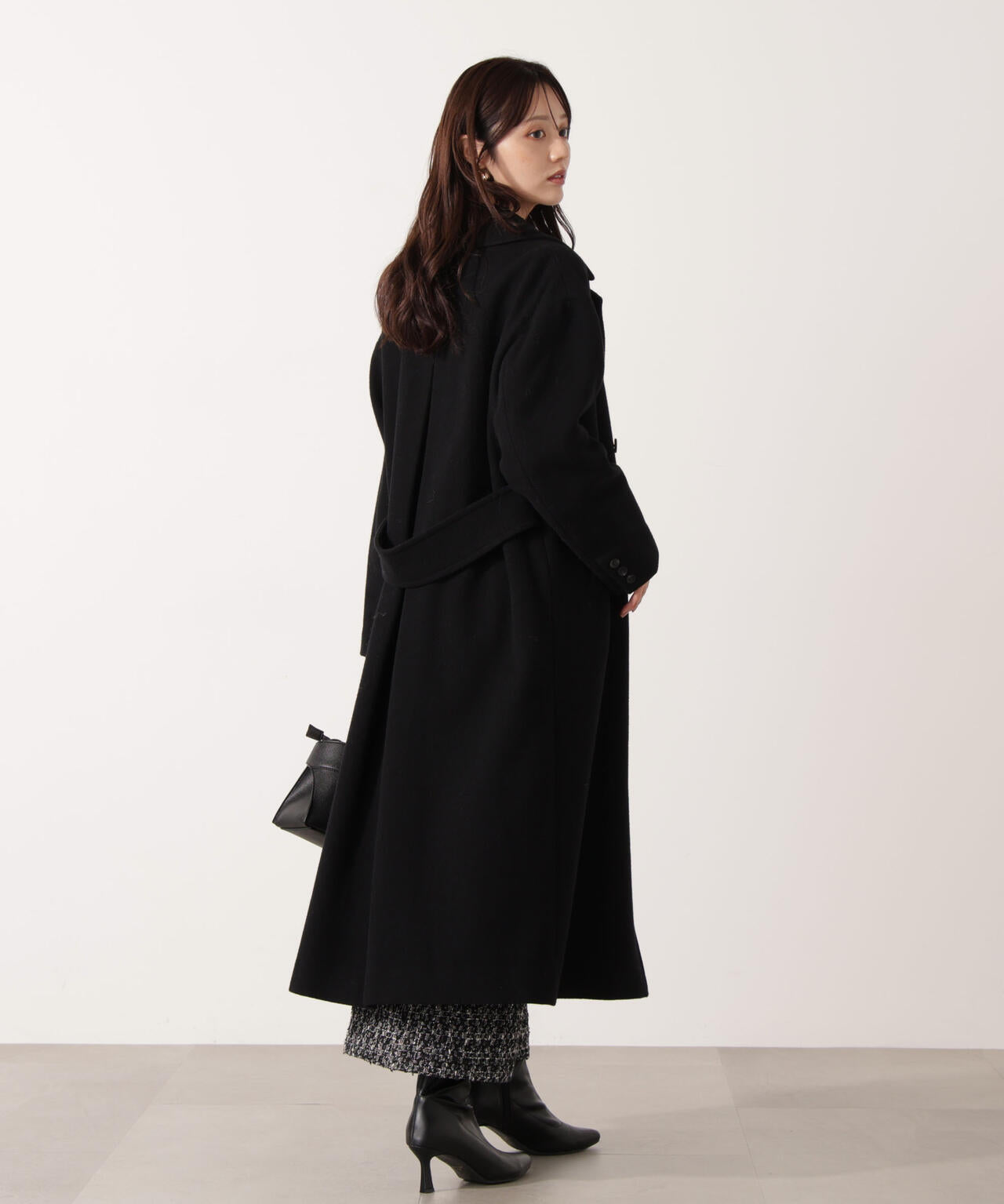 加藤栞さん着用】ダブル釦チェスターコート | PROPORTION BODY