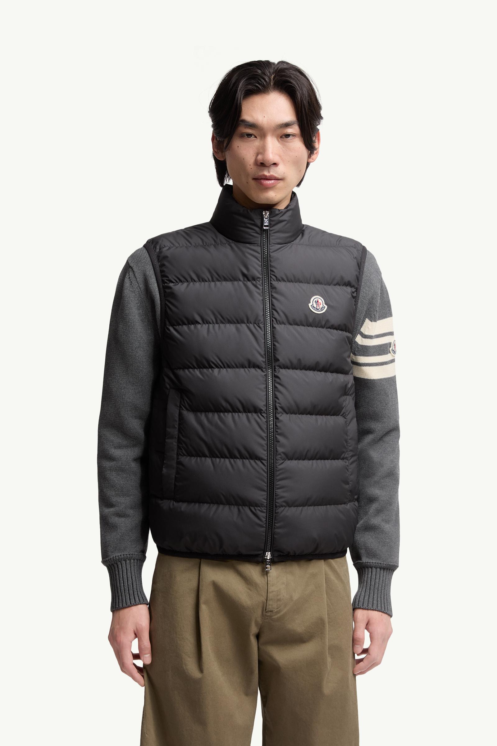 ブラック Contrinダウンベスト : ジレ 向けの メンズ | モンクレール