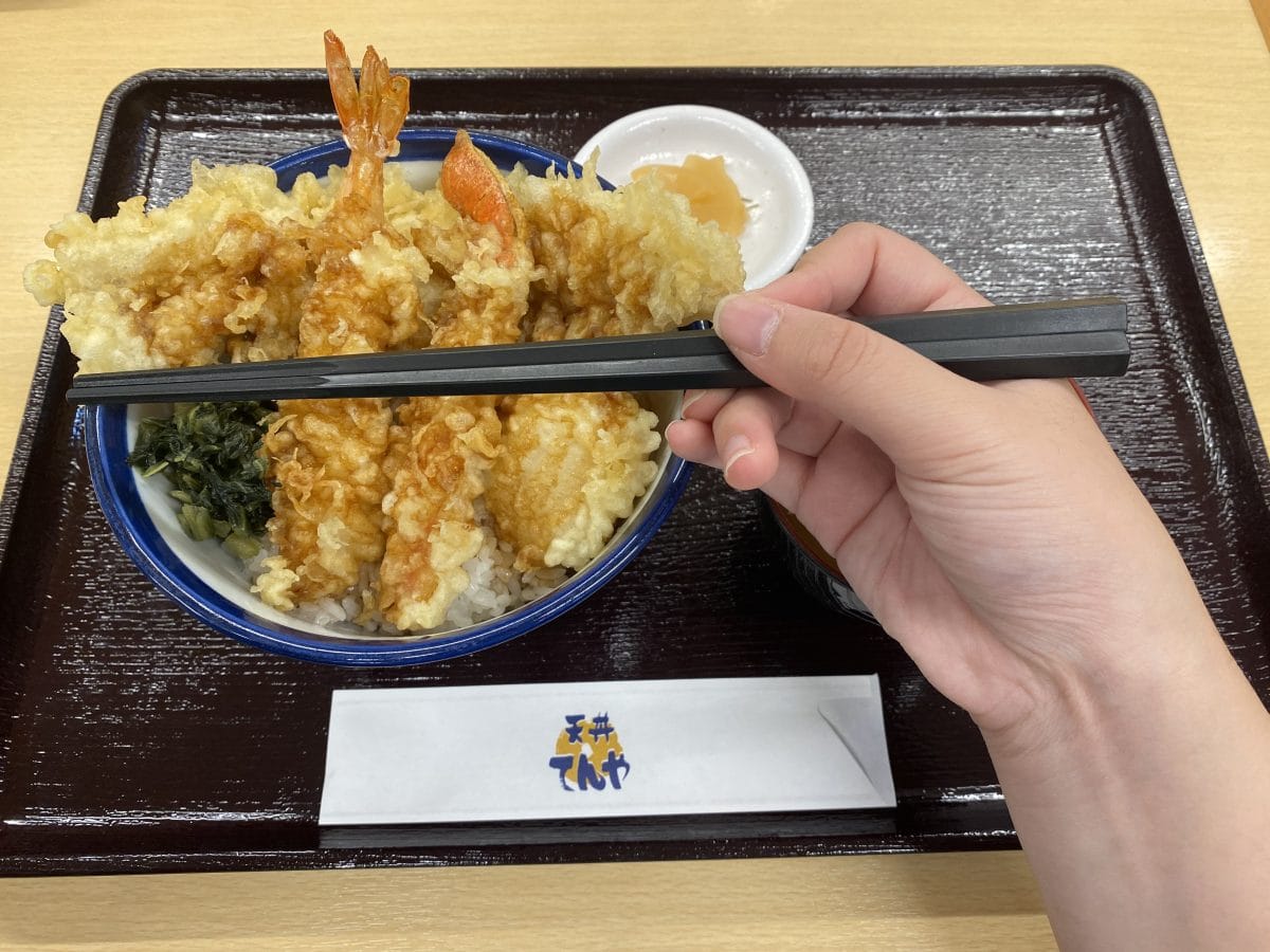 ずわい蟹は豪華すぎ……】コスパ最強＆冬の味覚てんこ盛りな「天丼てんや