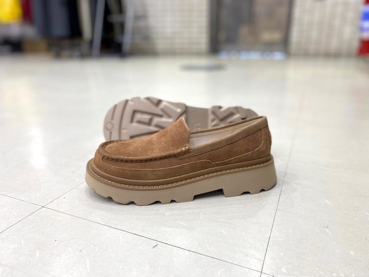 今までのUGGだと思うな!?】定番モカシンが「厚底」に進化！新作「ASCOT