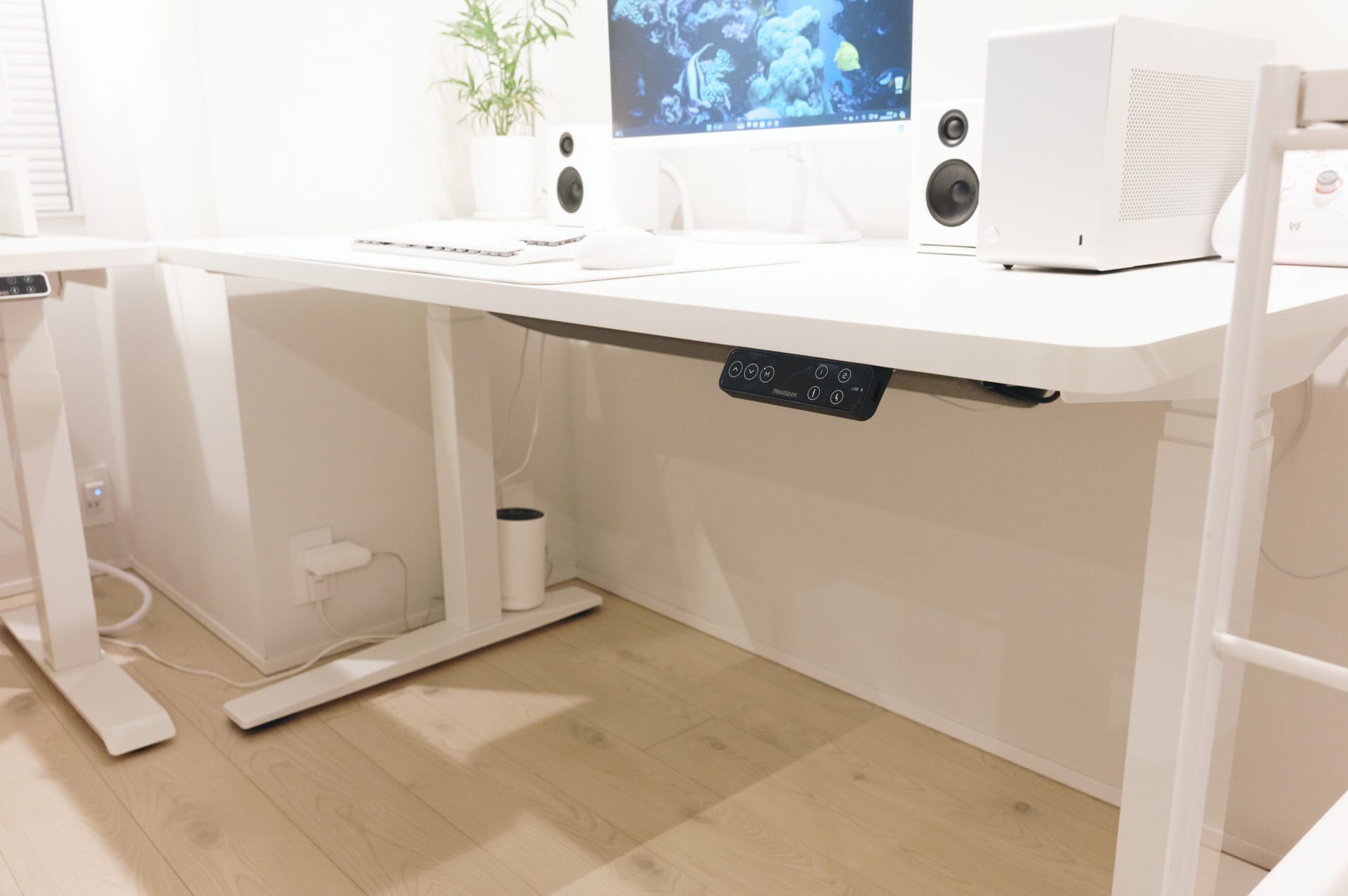 耐荷重が増え、より完成度が高くなった電動昇降デスクFlexiSpot E7H