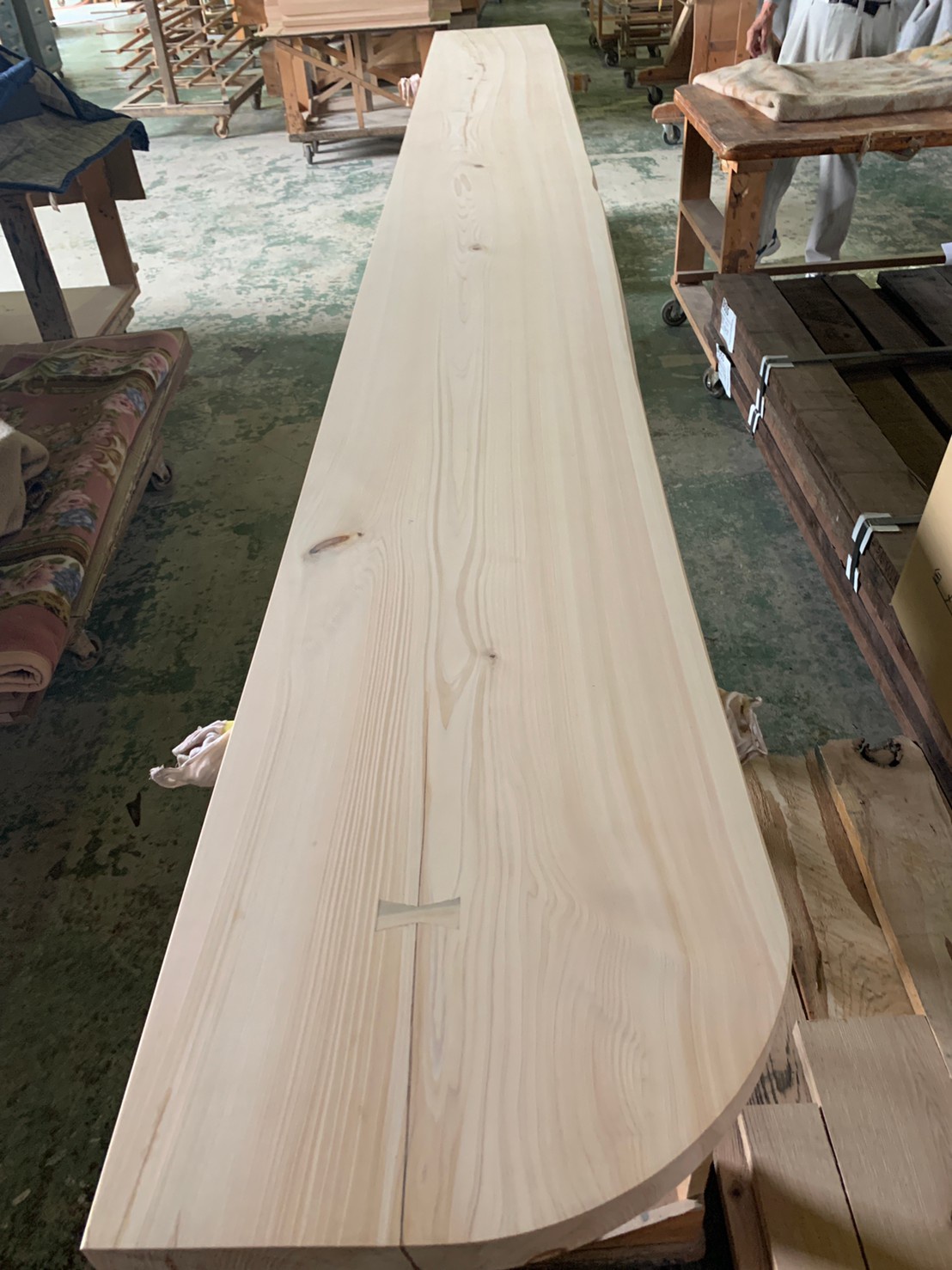 檜（ヒノキ） 和食店のカウンターテーブル | 一枚板 お取り引き実績