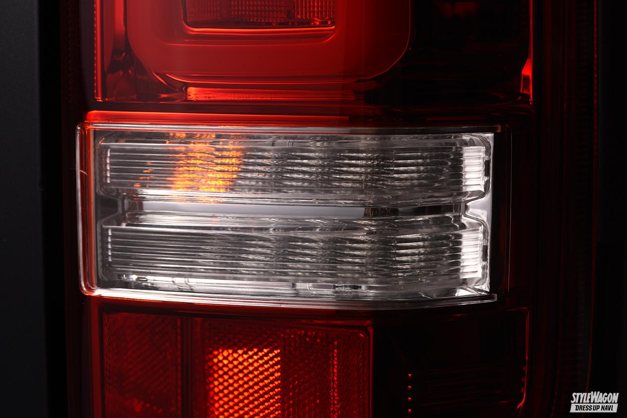 スクエア形状のLEDバーが斬新すぎる！ ダズフェローズのハイエース用