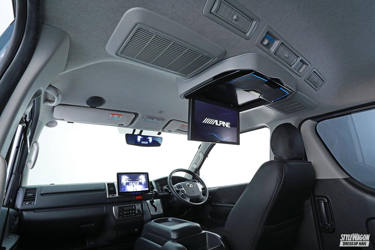 見て！ 装着感も美しい。200系ハイエースのナビ・オーディオならコレ