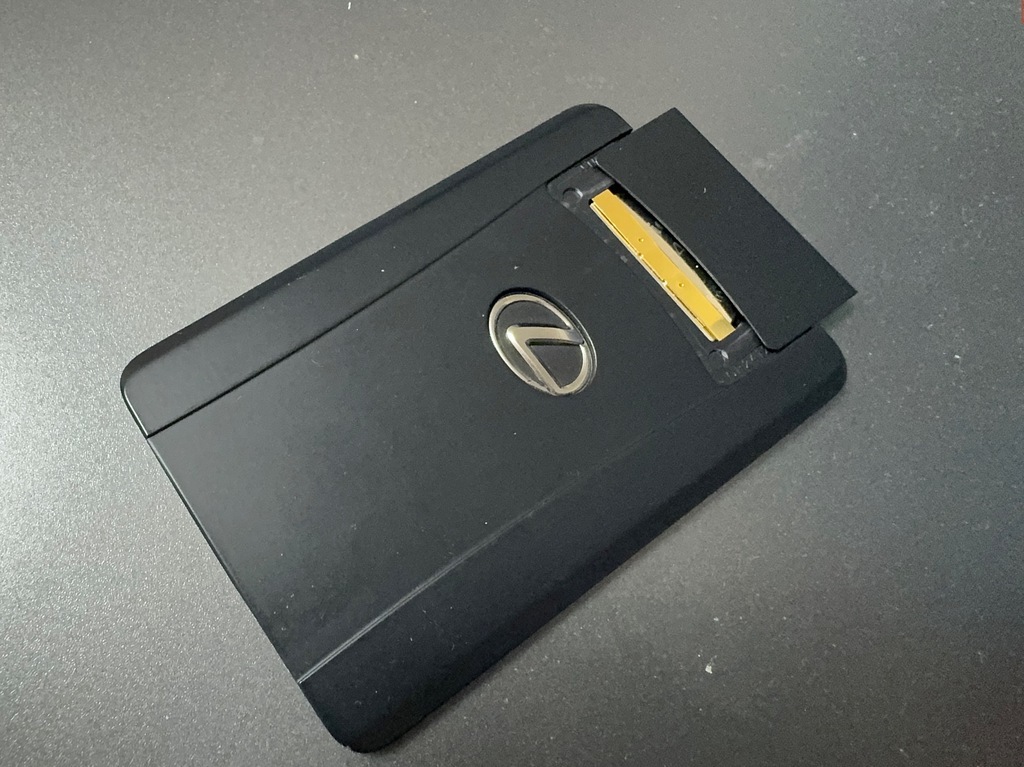 レクサス、納車から2年経過する方は「カードキー」の電池をそろそろ