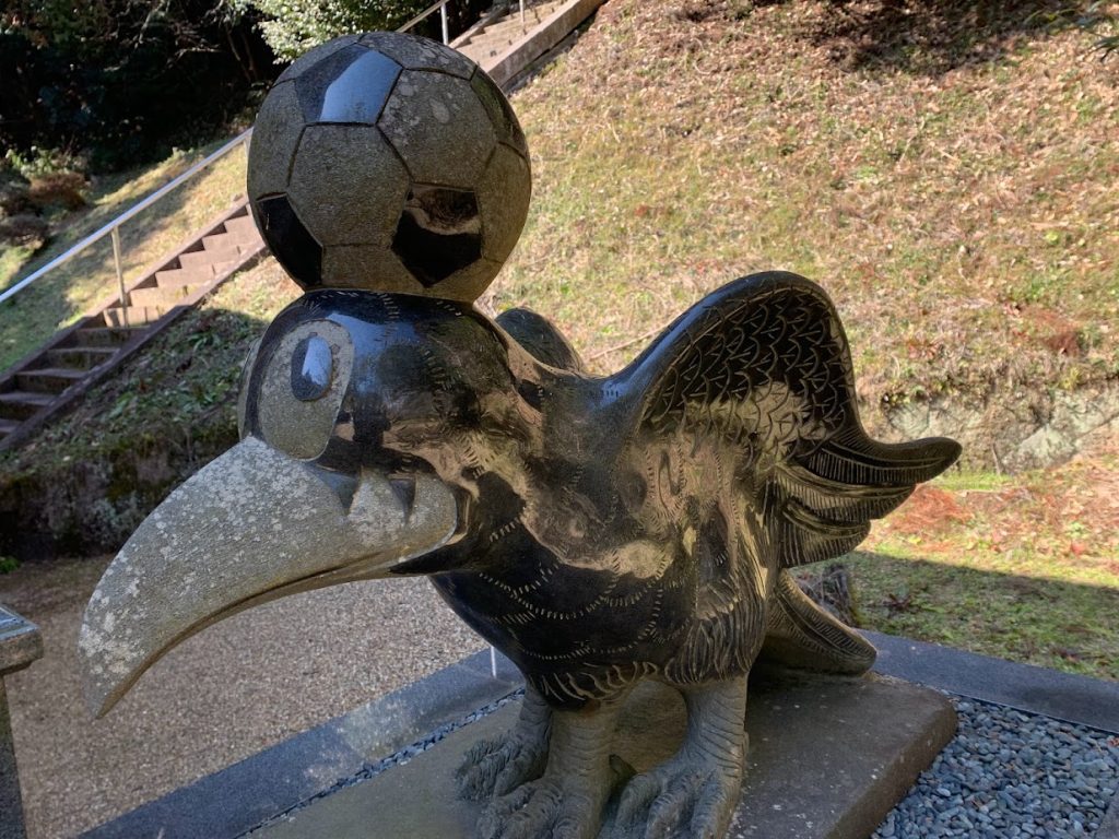 八咫烏神社｜三本足の神鳥とサッカー守護神の見どころ【魅力いっぱい