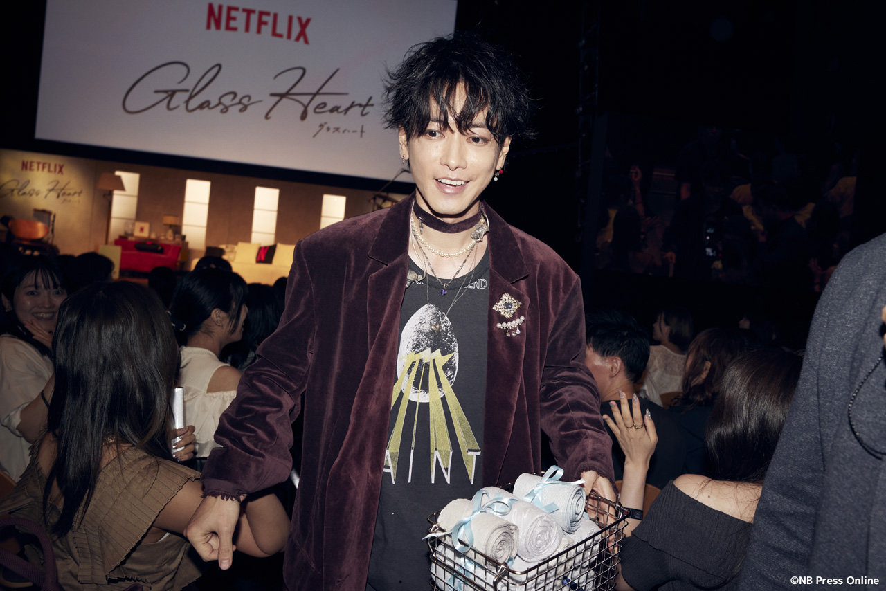 サプライズ登壇で生演奏も披露！佐藤健×宮﨑優×町田啓太×志尊淳