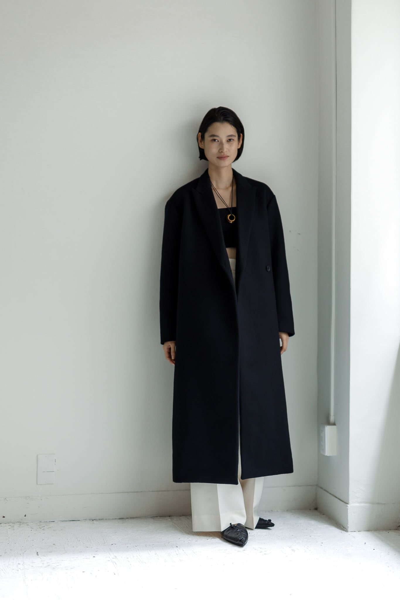 Peaked lapel long coat (-black-) – NEAU