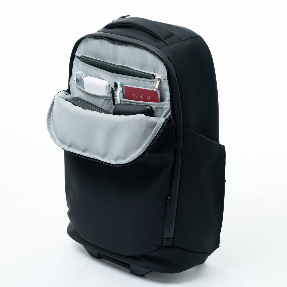 背負えるスーツケース】キャスター格納式で「キャリー→リュックに瞬間