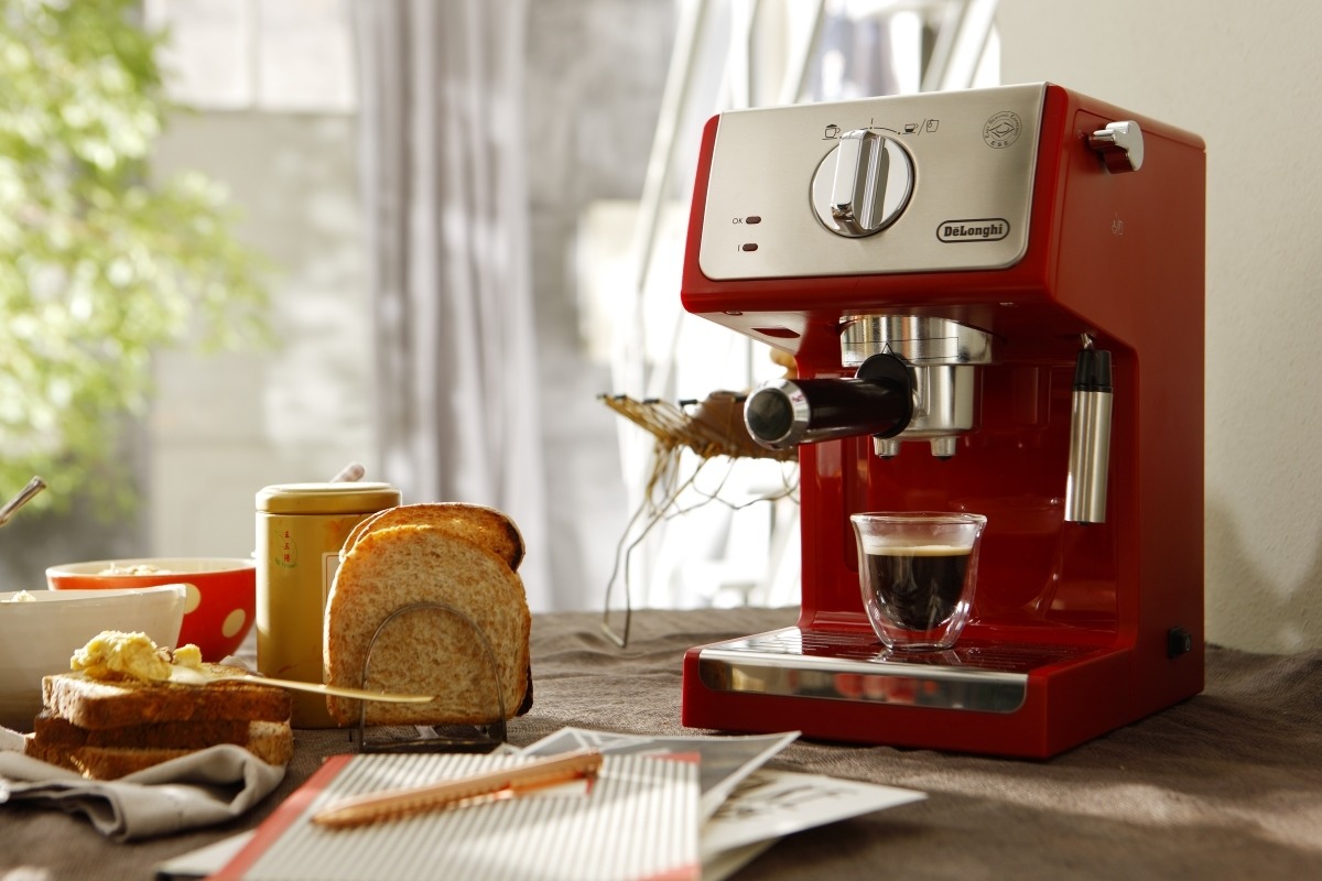 デロンギ、2万円台のエスプレッソ・カプチーノメーカー | マイナビニュース