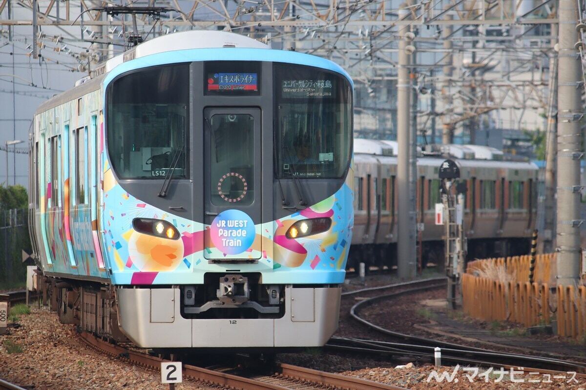 JR西日本323系「Parade Train」万博終了後も活躍、USJ25周年を祝う