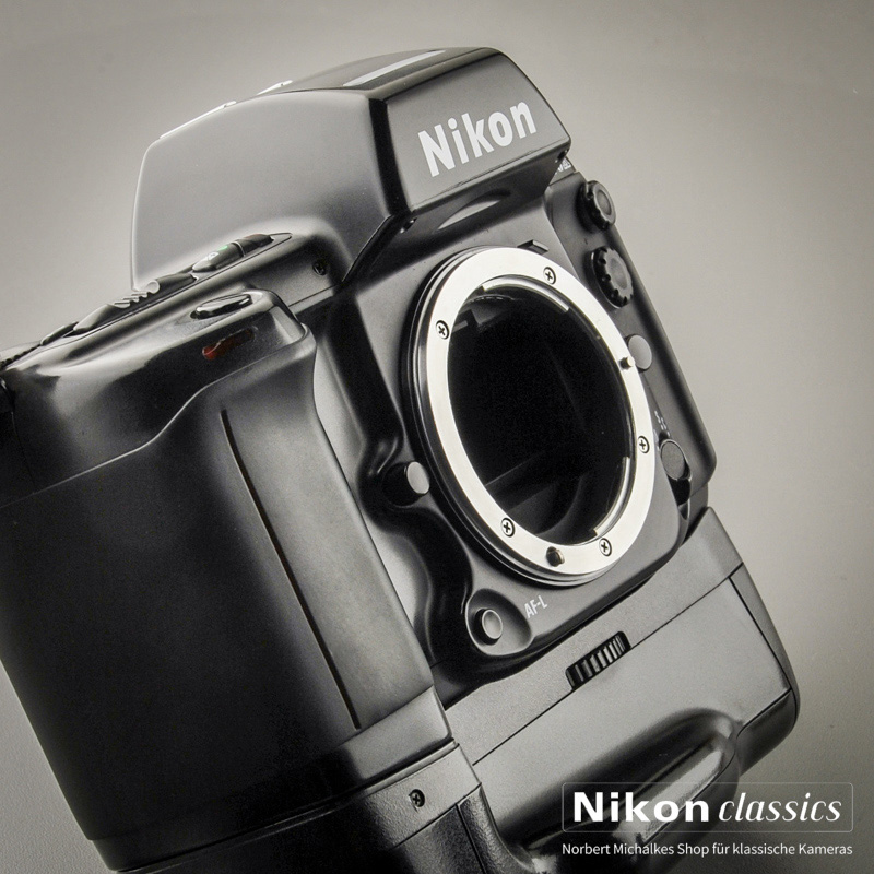 Nikonclassics Michalke - Nikon F90x with MB-10 (Condition A-)