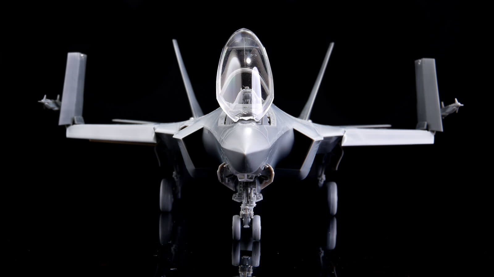 花金だ！仕事帰りに買うプラモ。現代の最強艦載機を最新キットで気軽に