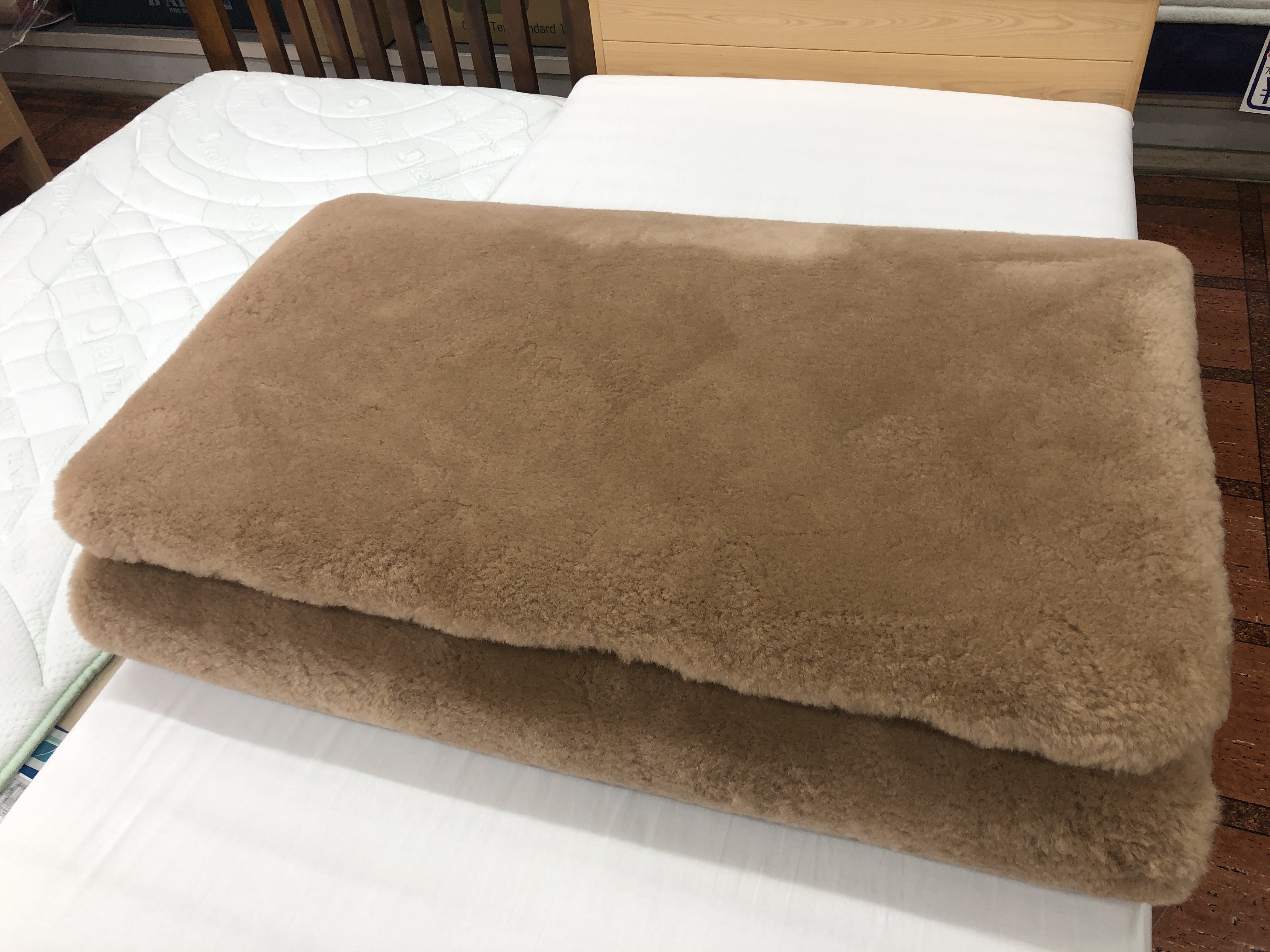 これが当店で最高級、ニチロ毛皮のムートンシーツ - 浜松発！野田