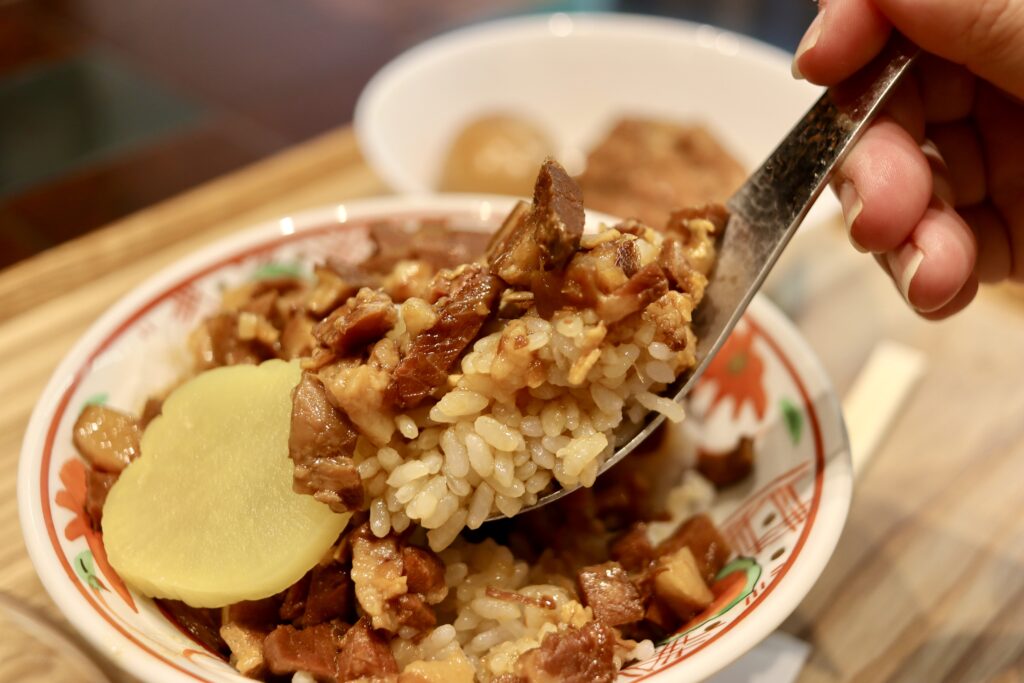 沼津市】お肉たっぷりの本格魯肉飯を商店街で気軽に味わう！沼津仲見世