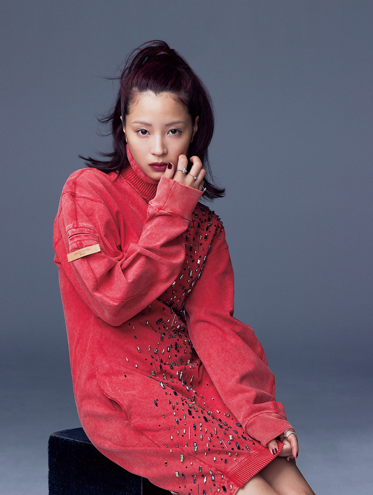 広瀬すずが映し出す。「ルイ・ヴィトン」旅する心が、装いに触れるとき