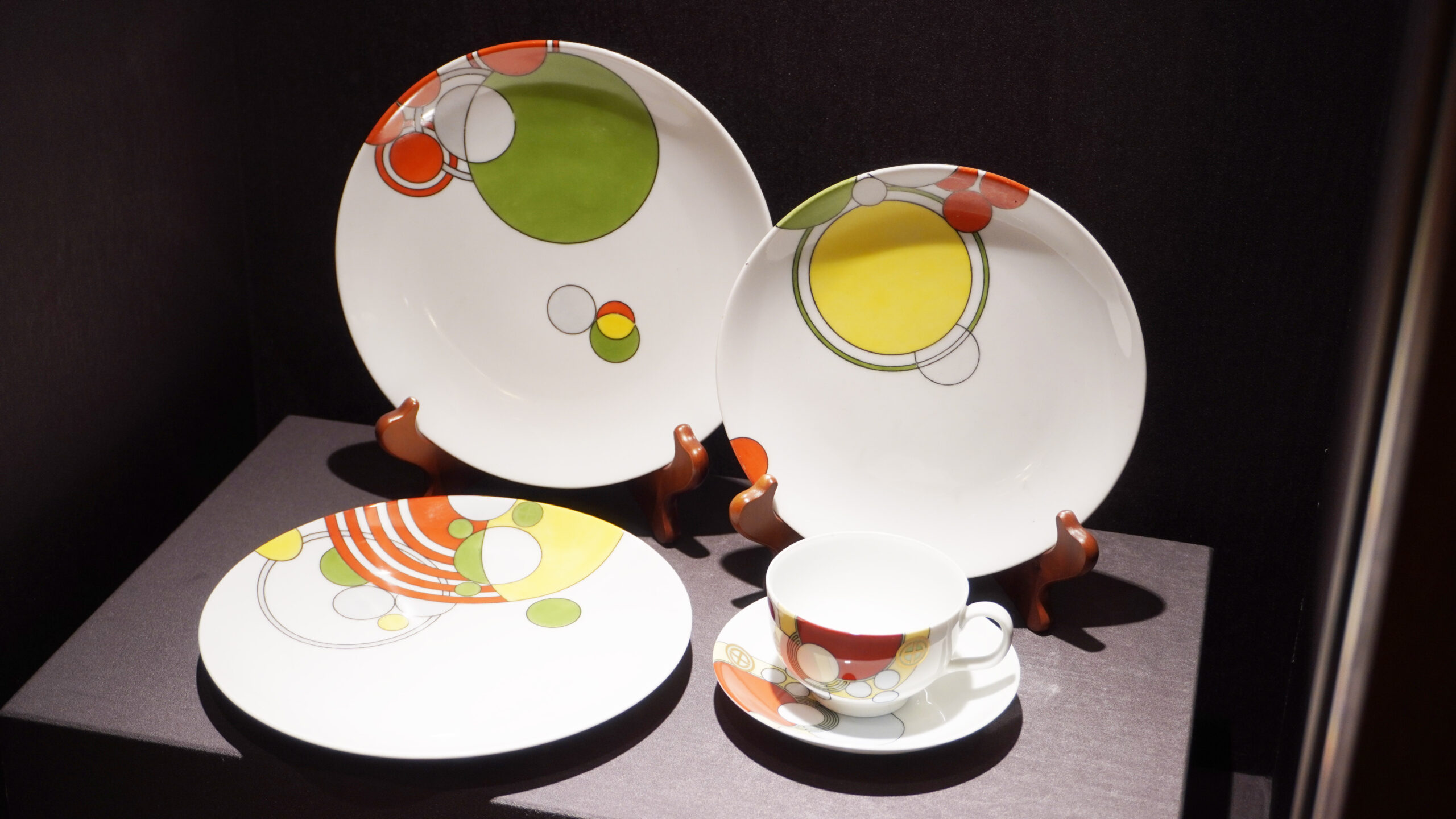 フランク・ロイド・ライトの旧帝国ホテルで使われた食器が名古屋の