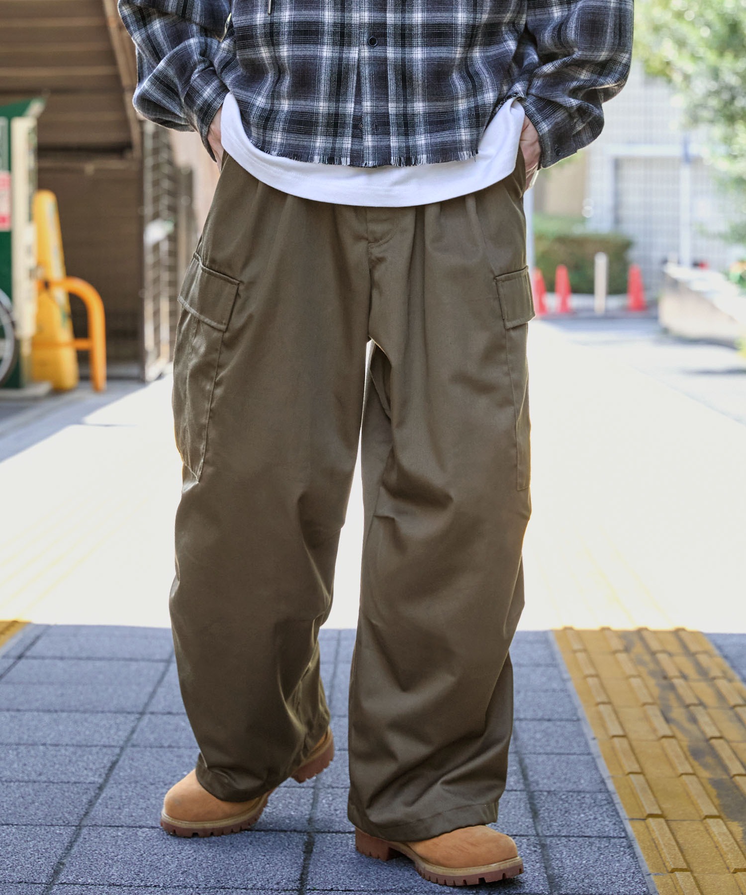 ワイドテーパード 裾ドローコード タックミリタリーカーゴパンツ MONO