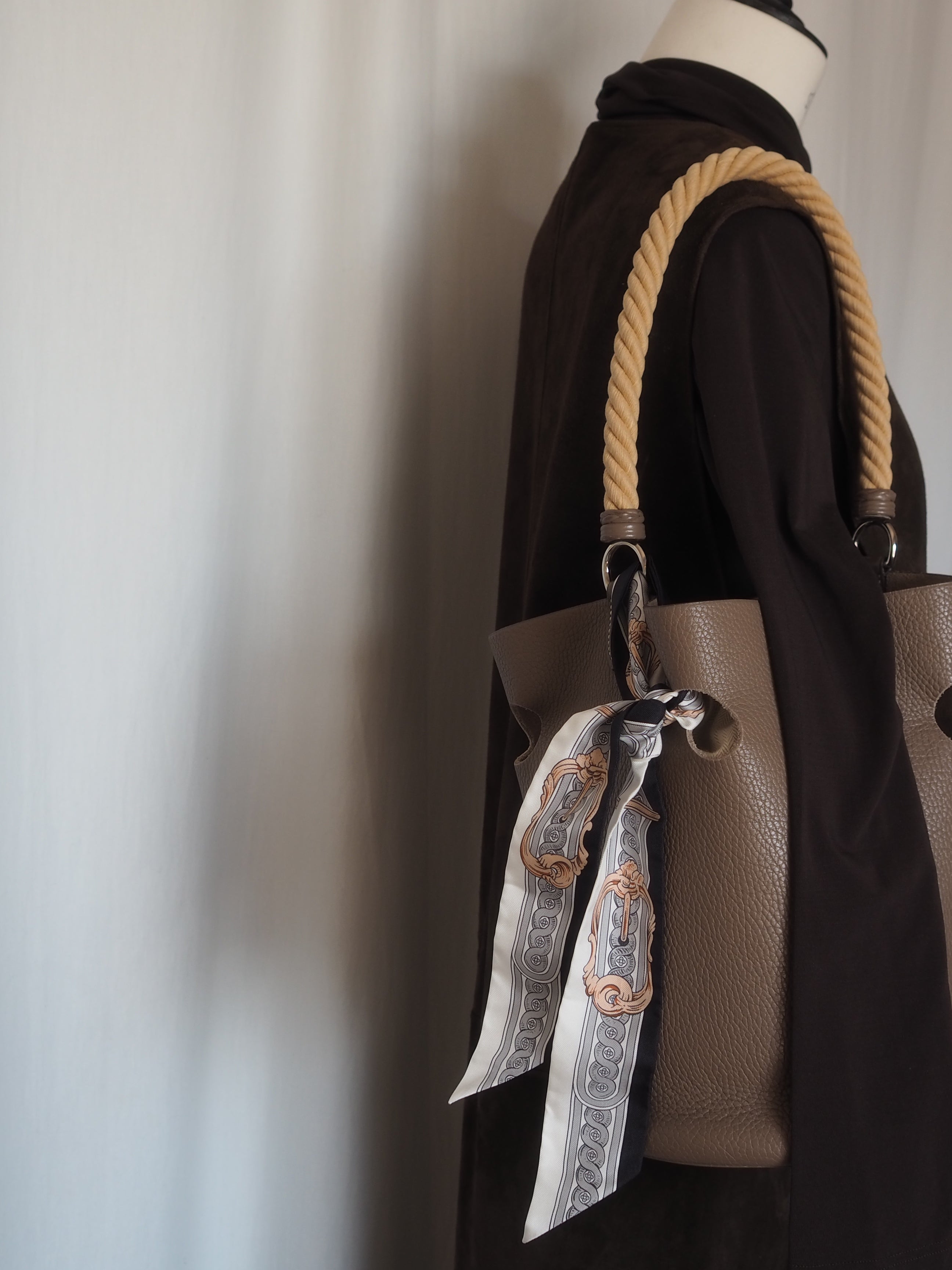HERMES エルメス ツイリー スカーフ Bride de Cour ブリッド・ドゥ