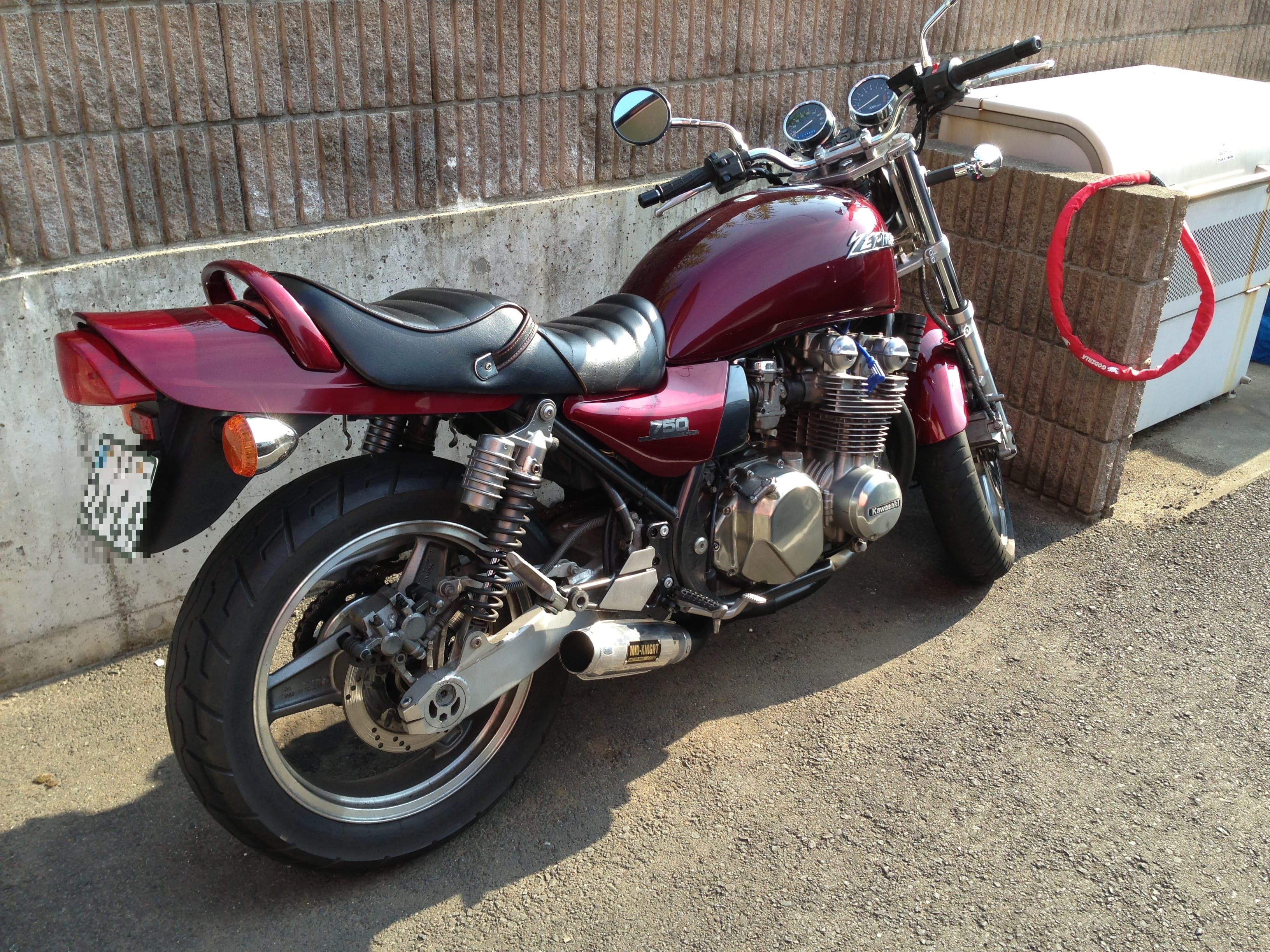 オオカワシートでゼファー750の段付きシートを作ってみた - おならいだ