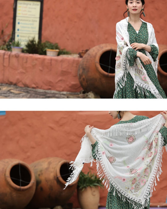 セール商品返品交換不可】立体の花咲く春色刺繍の三角ストール – ONE