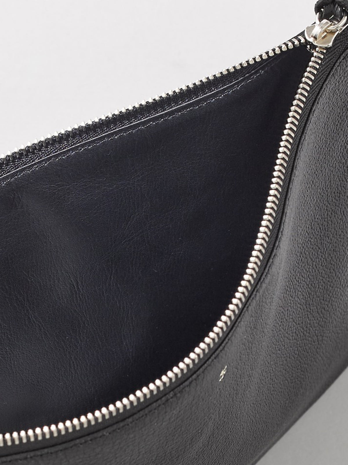Pouch M – ARTS&SCIENCE ONLINE SELLER