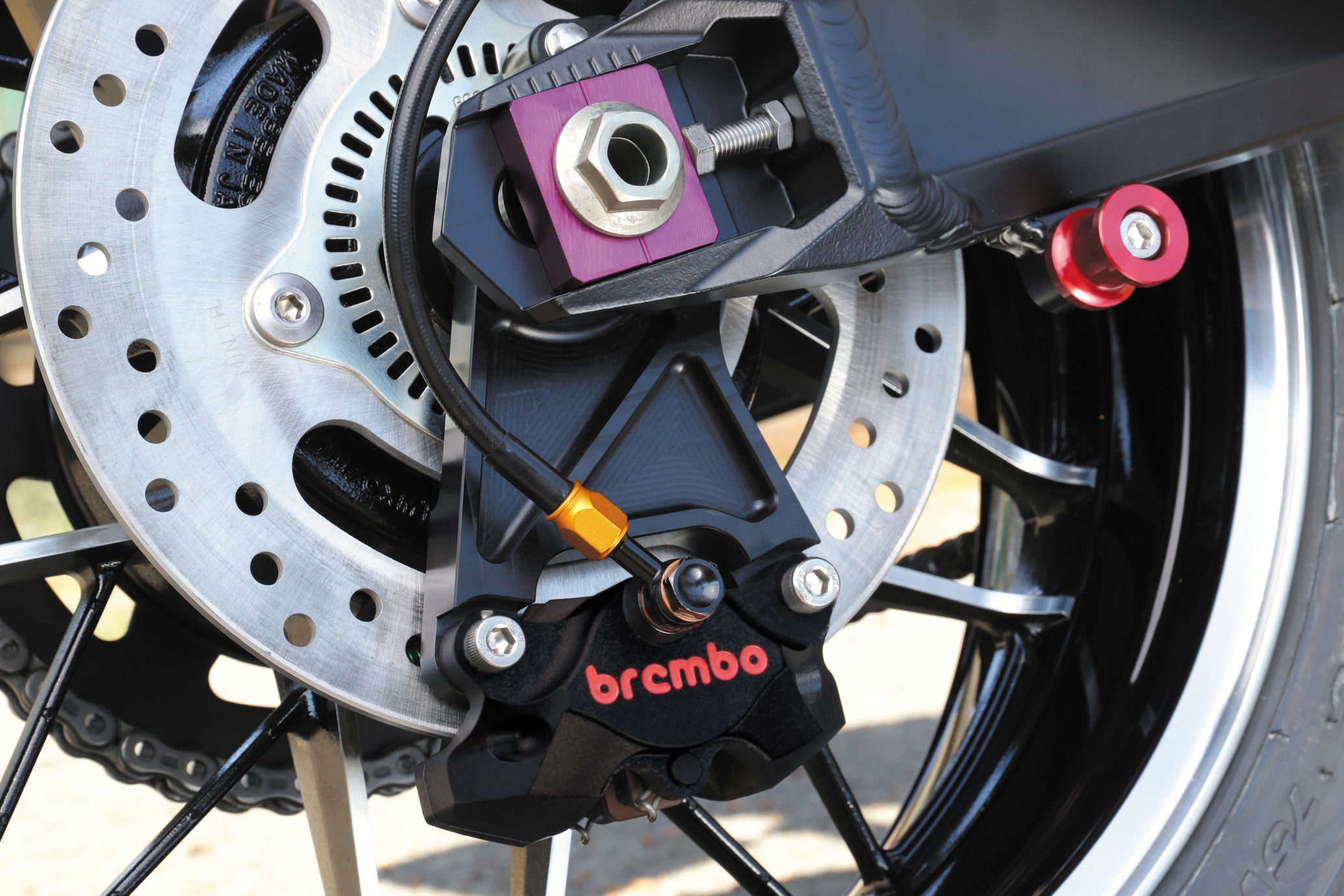 リアブレンボ 2POT キャリパーサポート Z900RS/CAFE – 【KOHKEN