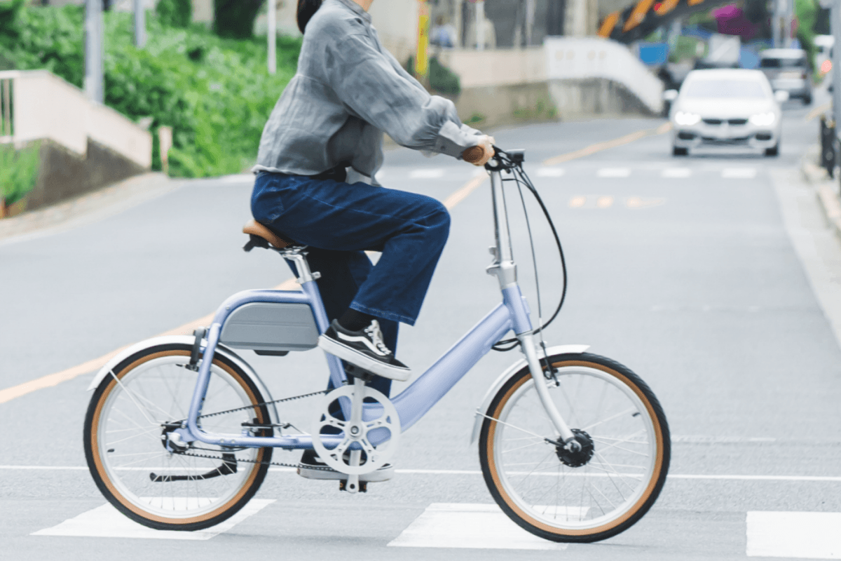 電動アシスト自転車｜ラクに乗れる！軽量＆メンテナンスフリー COOZY