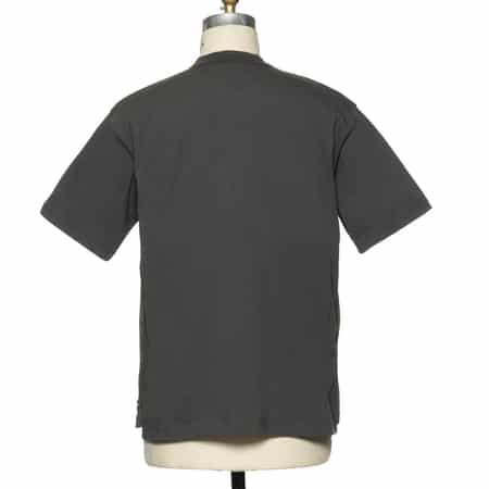 SACAI＜サカイ＞サイドスナップ ロゴ入りTシャツ（2232041）｜SACAI