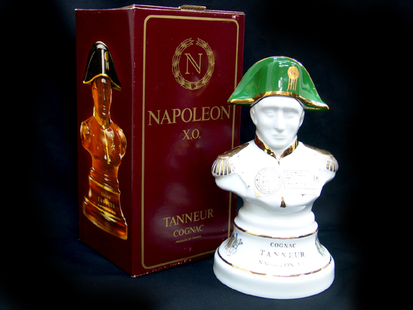 コニャック ナポレオンXO TANNEUR 700ml ナポレオン陶器入り: お酒買取