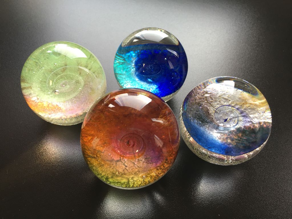 日本歳時記の「四季玉」は十二単の重ね色目と四季のイメージを融合して