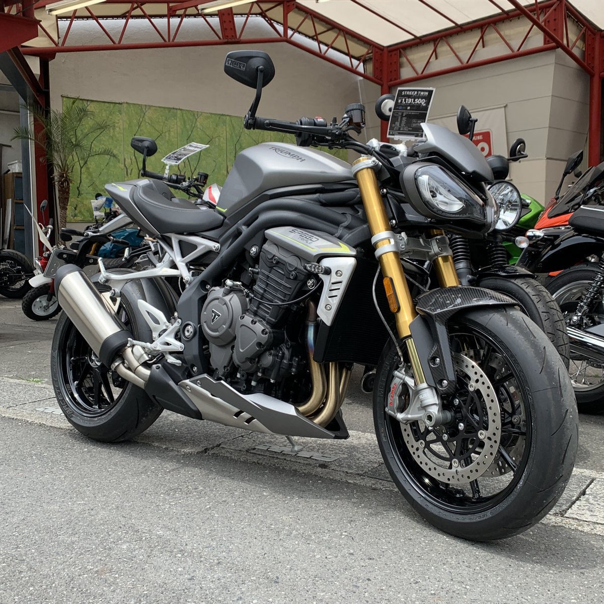 RT @ZeroPart1: 新型スピードトリプル1200RSにフライスクリーンキット