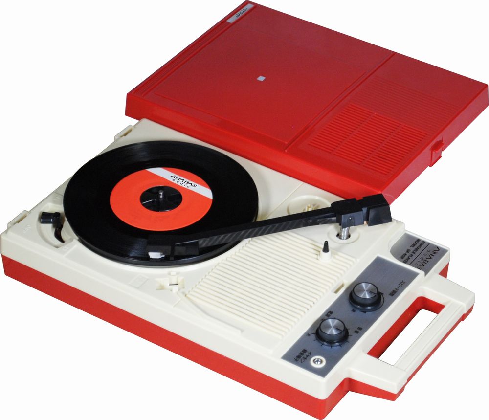 昭和55年に日本コロムビアより発売されたポータブルレコードプレーヤー