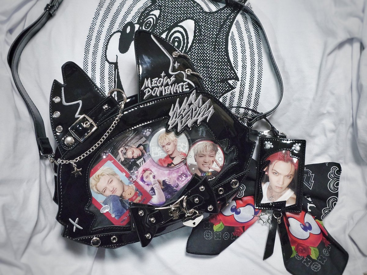 痛バ小さめの新規作成した オオカミ痛バ✨🐺🐾 A4のだと流石に目立ち