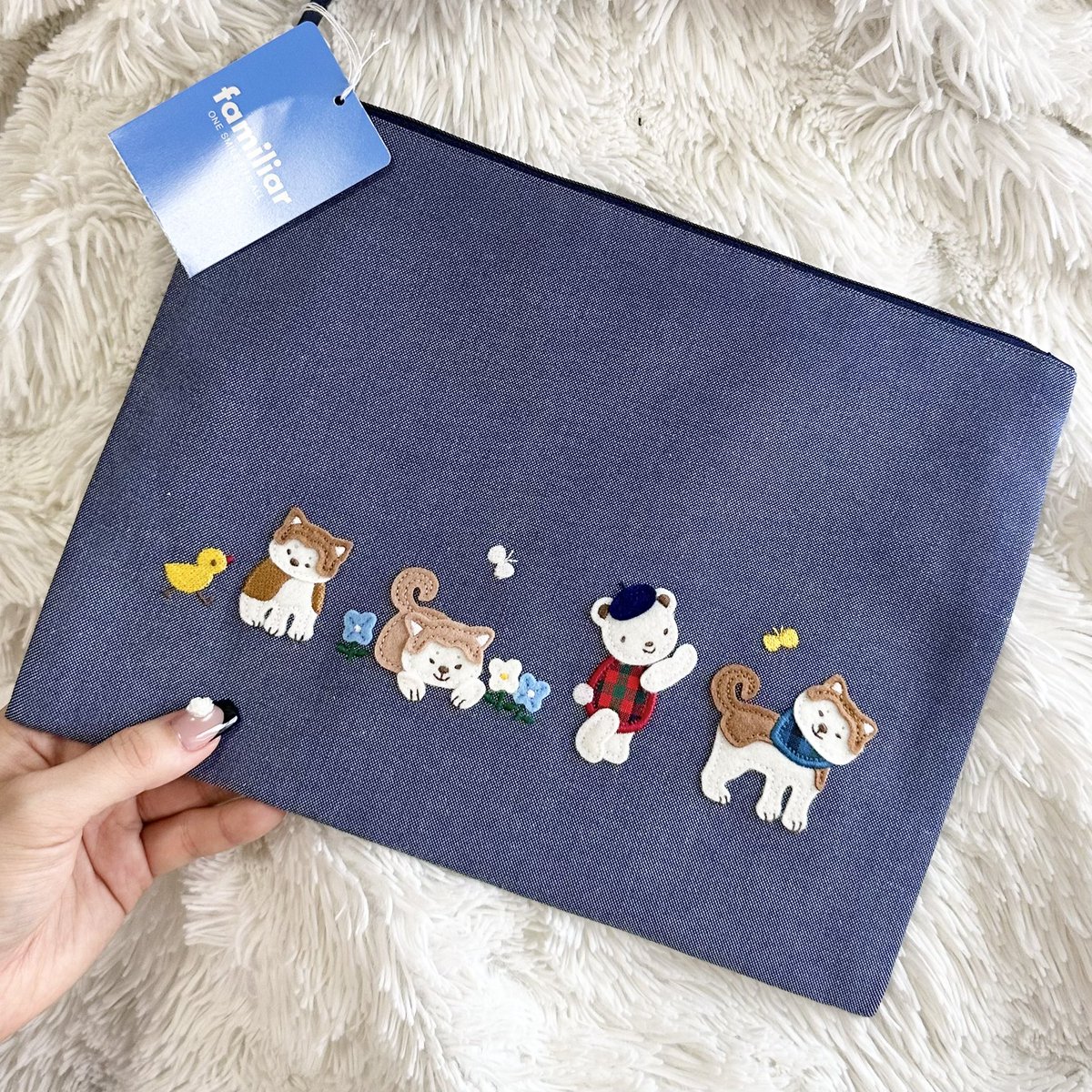 このファミリアのポーチ、ふるさと納税でいただいたんだけど限定で秋田