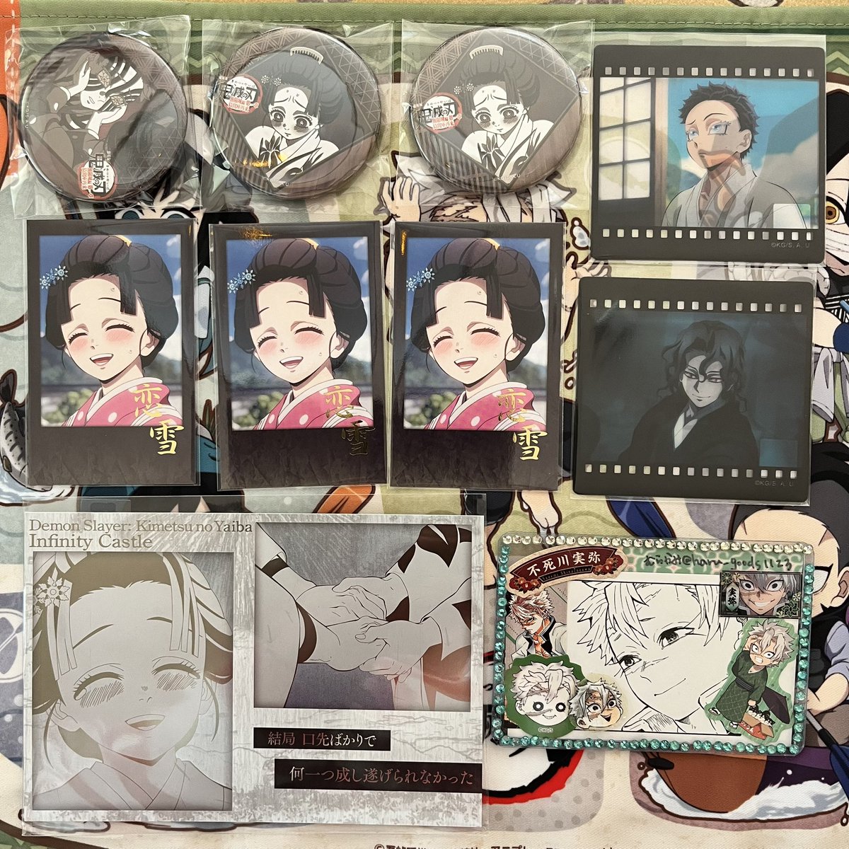 譲渡】 鬼滅の刃 ダイニング お楽しみくじ 缶バッジ クリアカード
