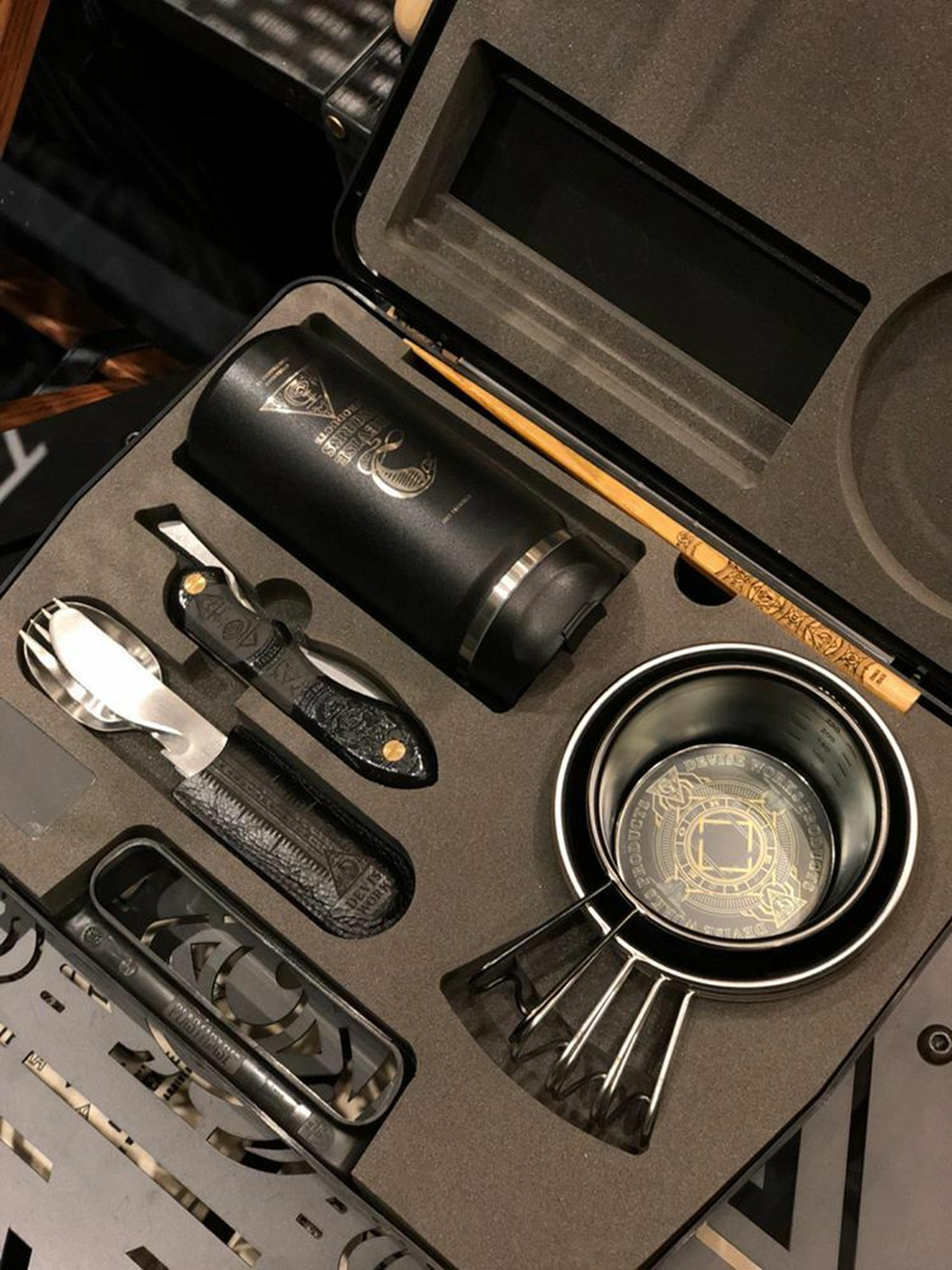 仕舞いの美学！DEVISE WORKSの新作ケースでゴールゼロをスタイリッシュ
