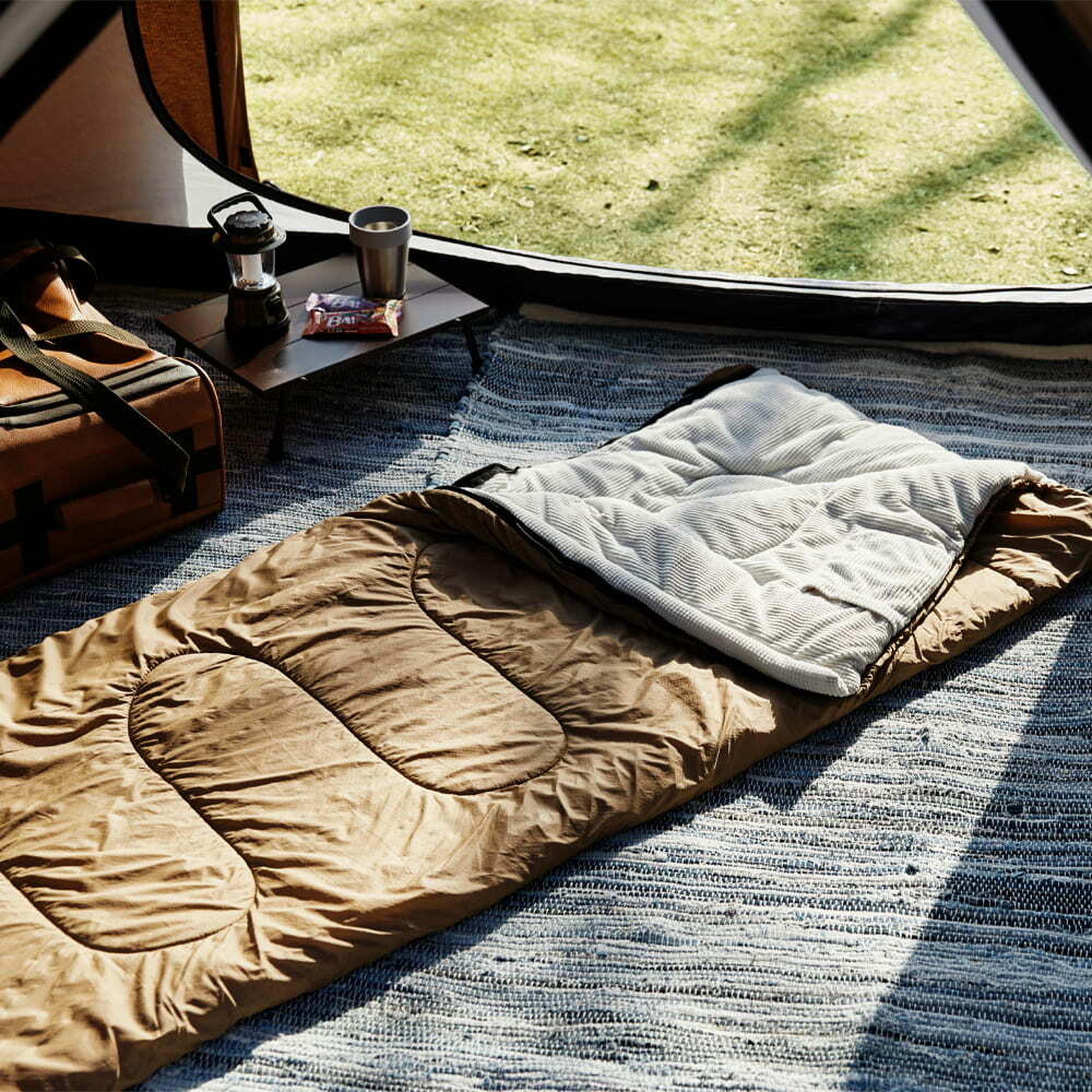 ワークマンの寝袋がコスパ抜群で大人気！おすすめアイテムを紹介