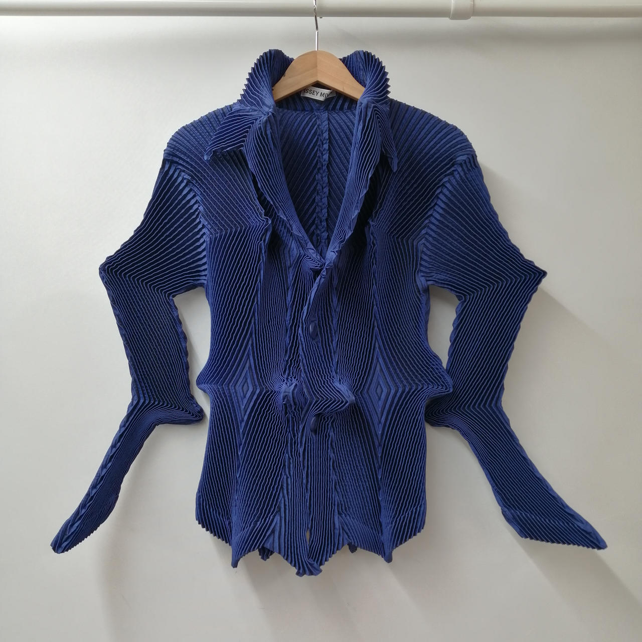 イッセイミヤケ(ISSEY MIYAKE)|プリーツ変形デザインジャケット