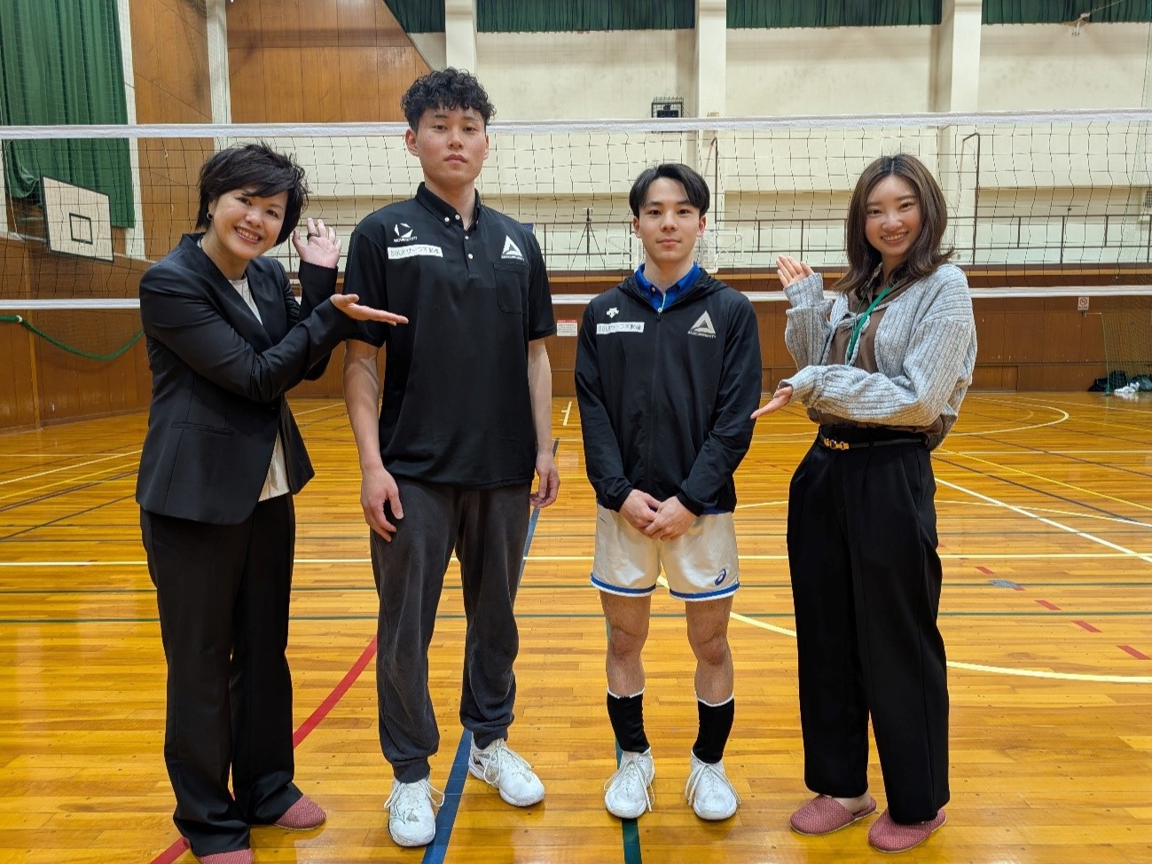 男子バレーボール部（豊橋キャンパス）とサーラ不動産株式会社様が