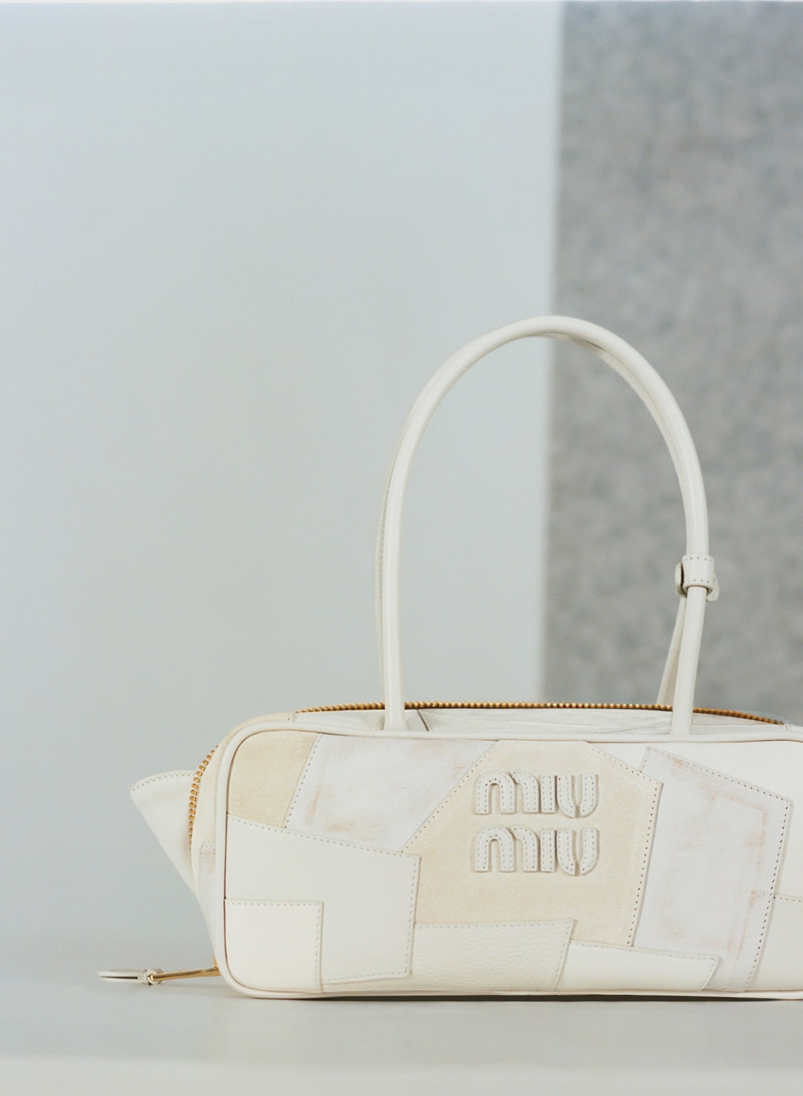 一周新包| Miu Miu 520 限定手袋，CELINE 青铜色Ava Triomphe 手袋，LV