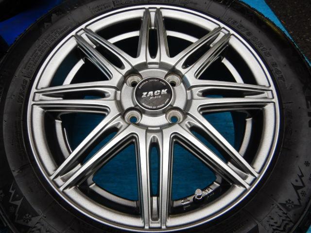 フィット、ヴィッツ、スイフトなどに装着できる15インチスタッドレス