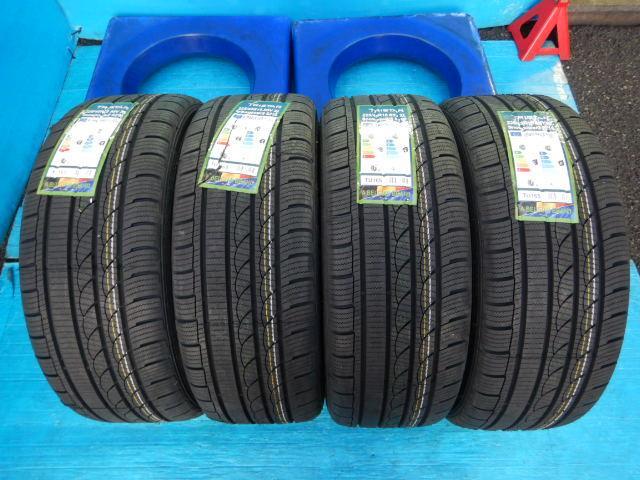 ホイールもタイヤも新品の18インチスタッドレスセット入庫です