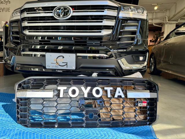トヨタ ランドクルーザー300ZXのグリルをGRグリルに交換